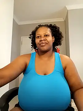 Snapshot of bustylisa1983 chatting on 02.26.25 bustylisa1983 online show from 02.26.25