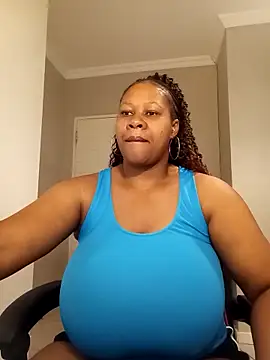 Snapshot of bustylisa1983 chatting on 03.06.25 bustylisa1983 online show from 03.06.25