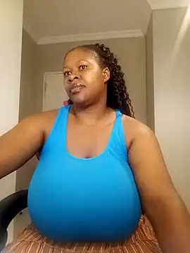 Snapshot of bustylisa1983 chatting on 03.19.25 bustylisa1983 online show from 03.19.25