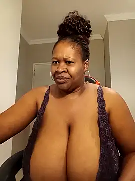 Snapshot of bustylisa1983 chatting on 03.20.25 bustylisa1983 online show from 03.20.25