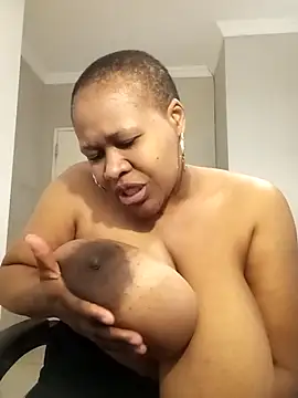 Snapshot of bustylisa1983 chatting on 09.10.25 bustylisa1983 online show from 09.10.25