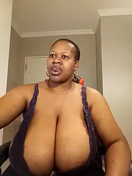 Snapshot of bustylisa1983 chatting on 09.11.25 bustylisa1983 online show from 09.11.25