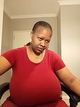 Snapshot of bustylisa1983 chatting on 09.20.25 bustylisa1983 online show from 09.20.25