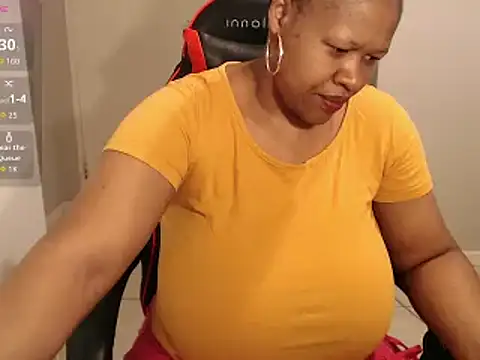 Snapshot of bustylisa1983 chatting on 09.23.25 bustylisa1983 online show from 09.23.25