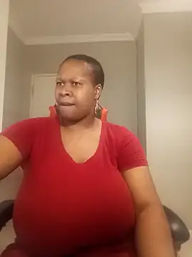 Snapshot of bustylisa1983 chatting on 09.26.25 bustylisa1983 online show from 09.26.25