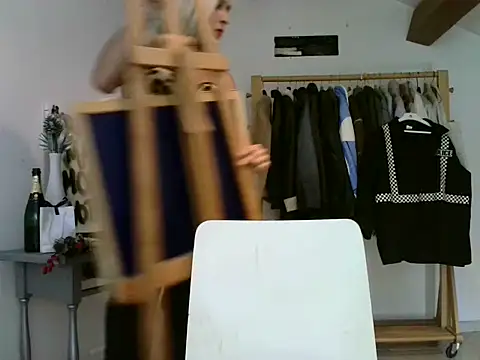 Snapshot of xxxlecram chatting on 05.27.26 xxxlecram online show from 05.27.26