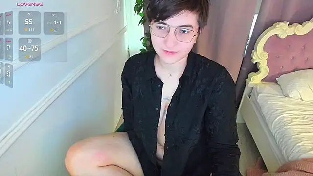 Snapshot of Lily_Marlin chatting on 10.23.25 Lily Marlin online show from 10.23.25