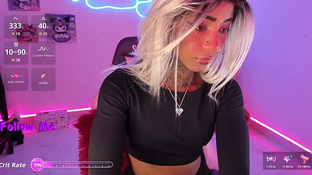 Snapshot of AshantiiSweet chatting on 10.28.25 AshantiiSweet online show from 10.28.25