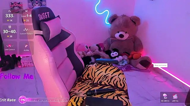 Snapshot of AshantiiSweet chatting on 11.14.25 AshantiiSweet online show from 11.14.25