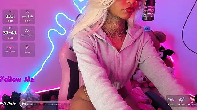 Snapshot of AshantiiSweet chatting on 12.15.25 AshantiiSweet online show from 12.15.25