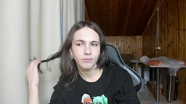 Snapshot of fcherthth chatting on 12.16.24 fcherthth online show from 12.16.24