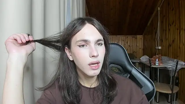 Snapshot of fcherthth chatting on 12.19.24 fcherthth online show from 12.19.24