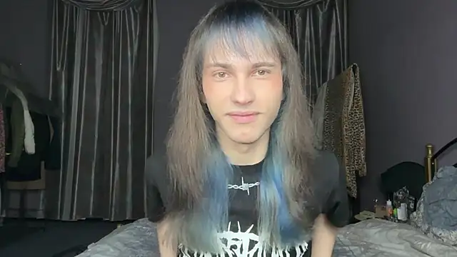 Snapshot of fcherthth chatting on 12.20.25 fcherthth online show from 12.20.25