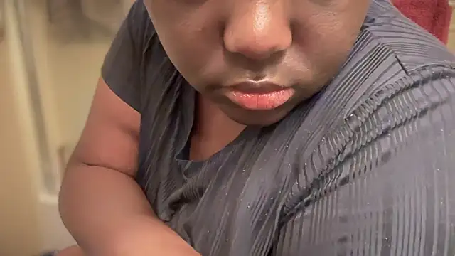 Snapshot of Yagurl__west chatting on 01.28.25 Yagurl west online show from 01.28.25