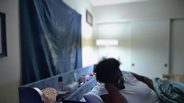 Snapshot of Yagurl__west chatting on 01.29.25 Yagurl west online show from 01.29.25