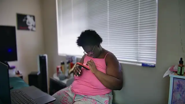 Snapshot of Yagurl__west chatting on 01.30.25 Yagurl west online show from 01.30.25