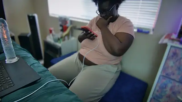 Snapshot of Yagurl__west chatting on 02.07.25 Yagurl west online show from 02.07.25