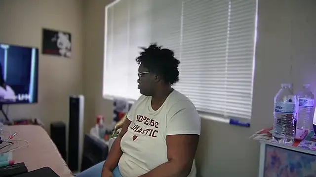 Snapshot of Yagurl__west chatting on 02.11.25 Yagurl west online show from 02.11.25