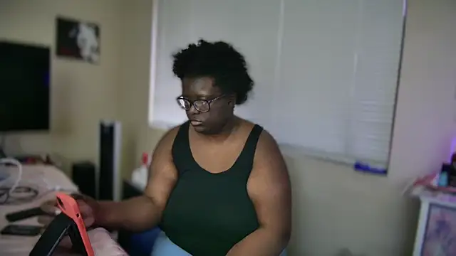 Snapshot of Yagurl__west chatting on 02.12.25 Yagurl west online show from 02.12.25