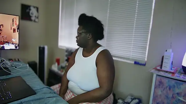 Snapshot of Yagurl__west chatting on 02.17.25 Yagurl west online show from 02.17.25