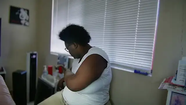 Snapshot of Yagurl__west chatting on 03.01.25 Yagurl west online show from 03.01.25