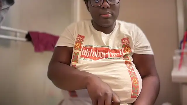 Snapshot of Yagurl__west chatting on 10.02.25 Yagurl west online show from 10.02.25