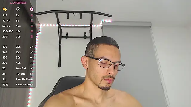 Snapshot of russthiago chatting on 01.03.25 russthiago online show from 01.03.25