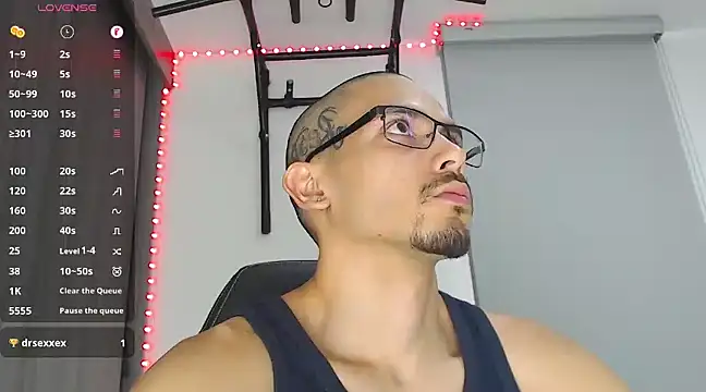 Snapshot of russthiago chatting on 02.08.25 russthiago online show from 02.08.25