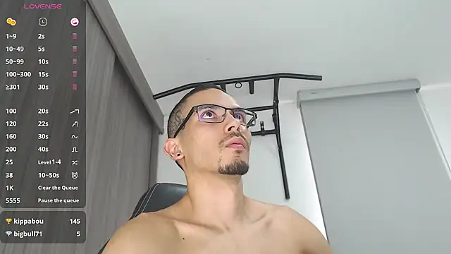 Snapshot of russthiago chatting on 03.14.25 russthiago online show from 03.14.25