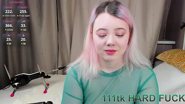 Snapshot of __KawaiiYuki__ chatting on 12.30.24 KawaiiYuki online show from 12.30.24