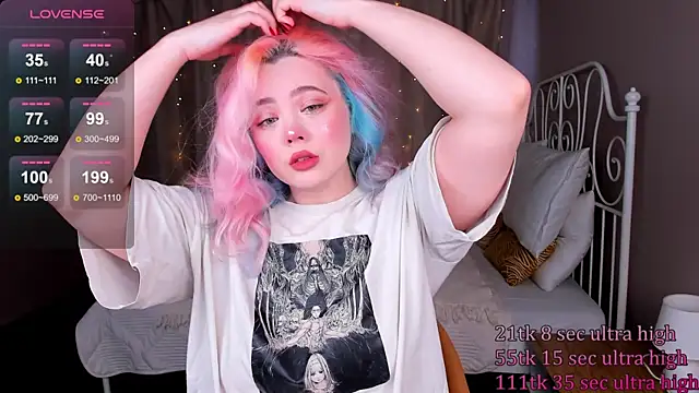 Snapshot of __KawaiiYuki__ chatting on 03.08.25 KawaiiYuki online show from 03.08.25