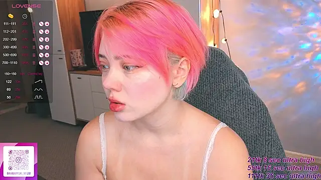 Snapshot of __KawaiiYuki__ chatting on 09.28.25 KawaiiYuki online show from 09.28.25