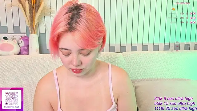 Snapshot of __KawaiiYuki__ chatting on 10.04.25 KawaiiYuki online show from 10.04.25