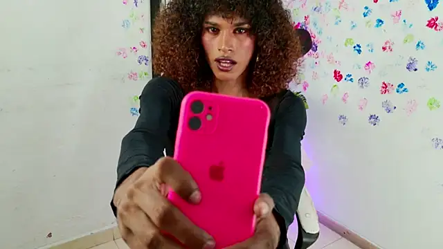 Snapshot of lau_sil chatting on 09.26.25 lau sil online show from 09.26.25