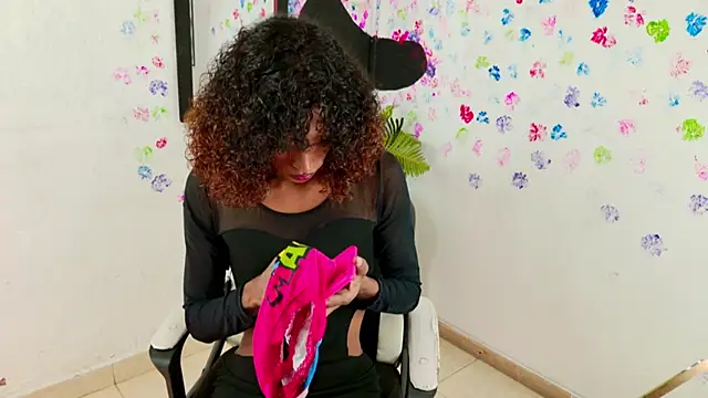 Snapshot of lau_sil chatting on 09.28.25 lau sil online show from 09.28.25