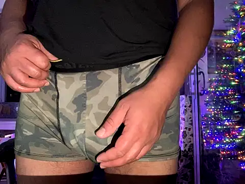 Snapshot of ThickDick_Daddy chatting on 12.05.25 ThickDick Daddy online show from 12.05.25