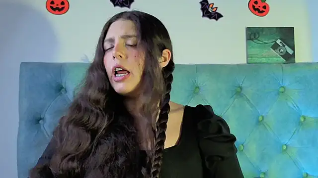 Paola Lyon  online show from 10.08.25