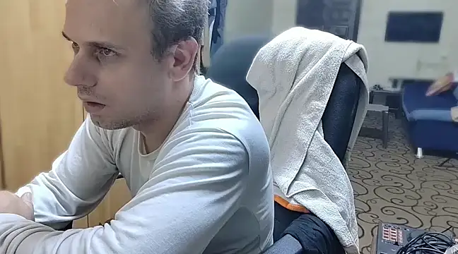 Snapshot of Arabeyes chatting on 12.04.24 Arabeyes online show from 12.04.24