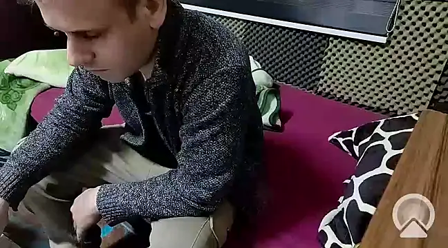 Snapshot of Arabeyes chatting on 02.28.25 Arabeyes online show from 02.28.25