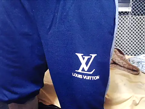 Snapshot of Arabeyes chatting on 10.19.25 Arabeyes online show from 10.19.25