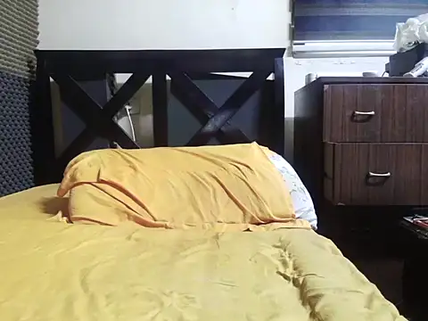 Snapshot of Arabeyes chatting on 10.31.25 Arabeyes online show from 10.31.25