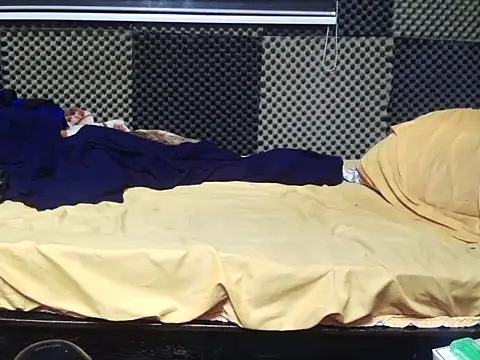 Snapshot of Arabeyes chatting on 10.31.25 Arabeyes online show from 10.31.25