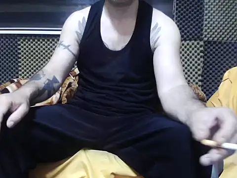 Snapshot of Arabeyes chatting on 11.15.25 Arabeyes online show from 11.15.25