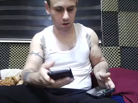 Snapshot of Arabeyes chatting on 11.24.25 Arabeyes online show from 11.24.25