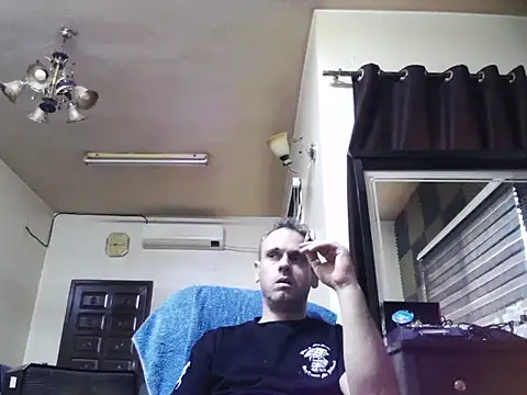 Snapshot of Arabeyes chatting on 03.24.26 Arabeyes online show from 03.24.26