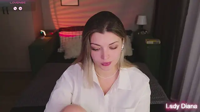 Snapshot of LancasterLady chatting on 11.19.25 LancasterLady online show from 11.19.25