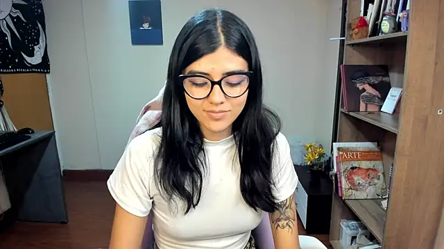 Snapshot of valerie__skyy chatting on 02.26.25 valerie skyy online show from 02.26.25