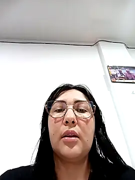 Snapshot of my-kitty chatting on 10.18.25 my-kitty online show from 10.18.25