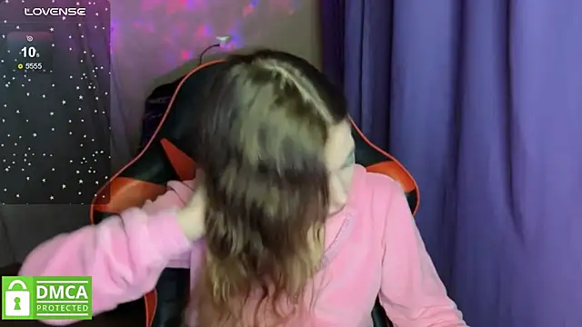 Snapshot of Natural_babe666 chatting on 09.21.25 Natural babe666 online show from 09.21.25