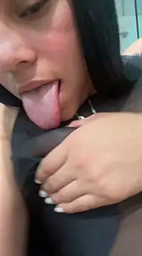 Snapshot of pamela_anderson_ chatting on 12.13.24 pamela anderson online show from 12.13.24